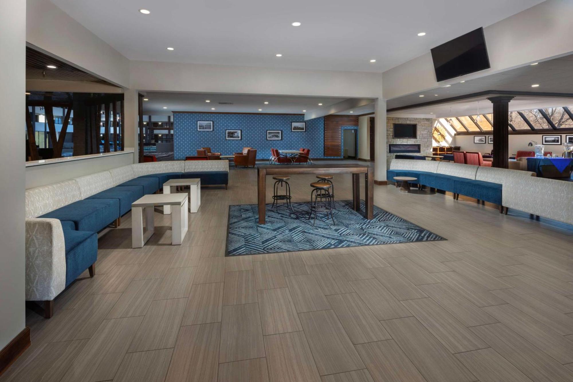 Doubletree By Hilton Manhattan, Ks Luaran gambar
