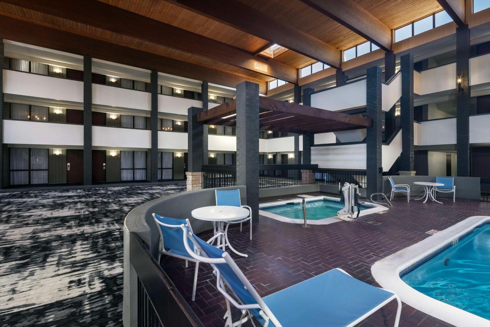 Doubletree By Hilton Manhattan, Ks Luaran gambar