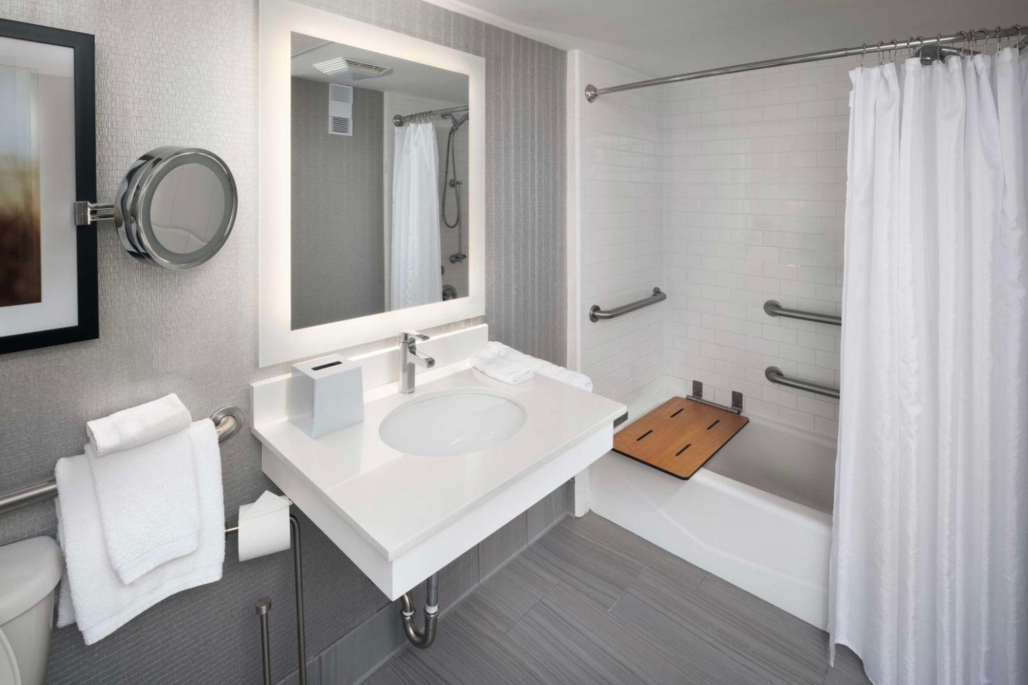 Doubletree By Hilton Manhattan, Ks Luaran gambar