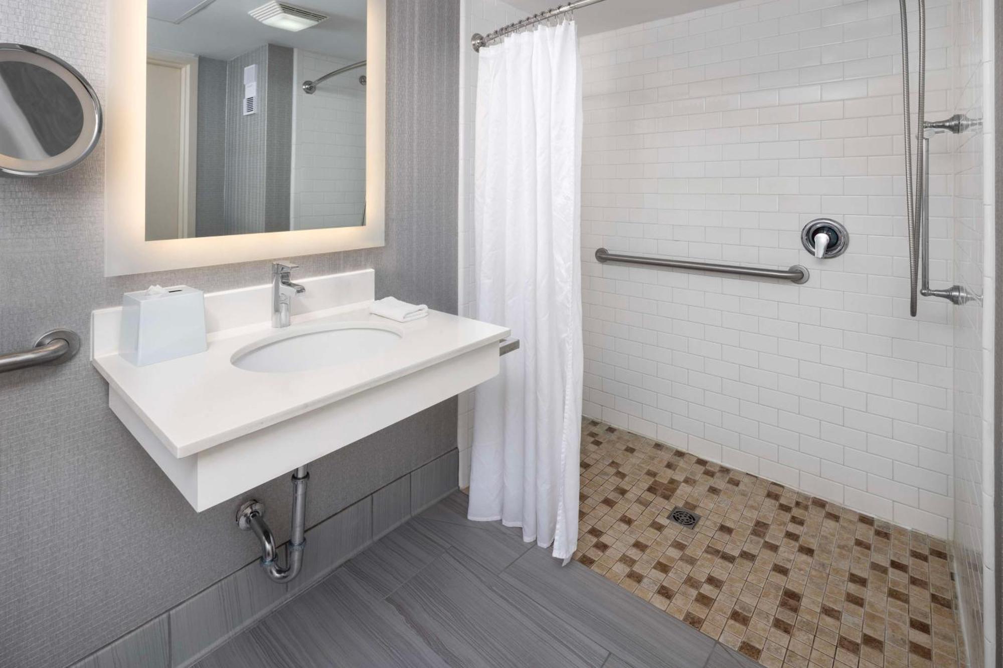 Doubletree By Hilton Manhattan, Ks Luaran gambar