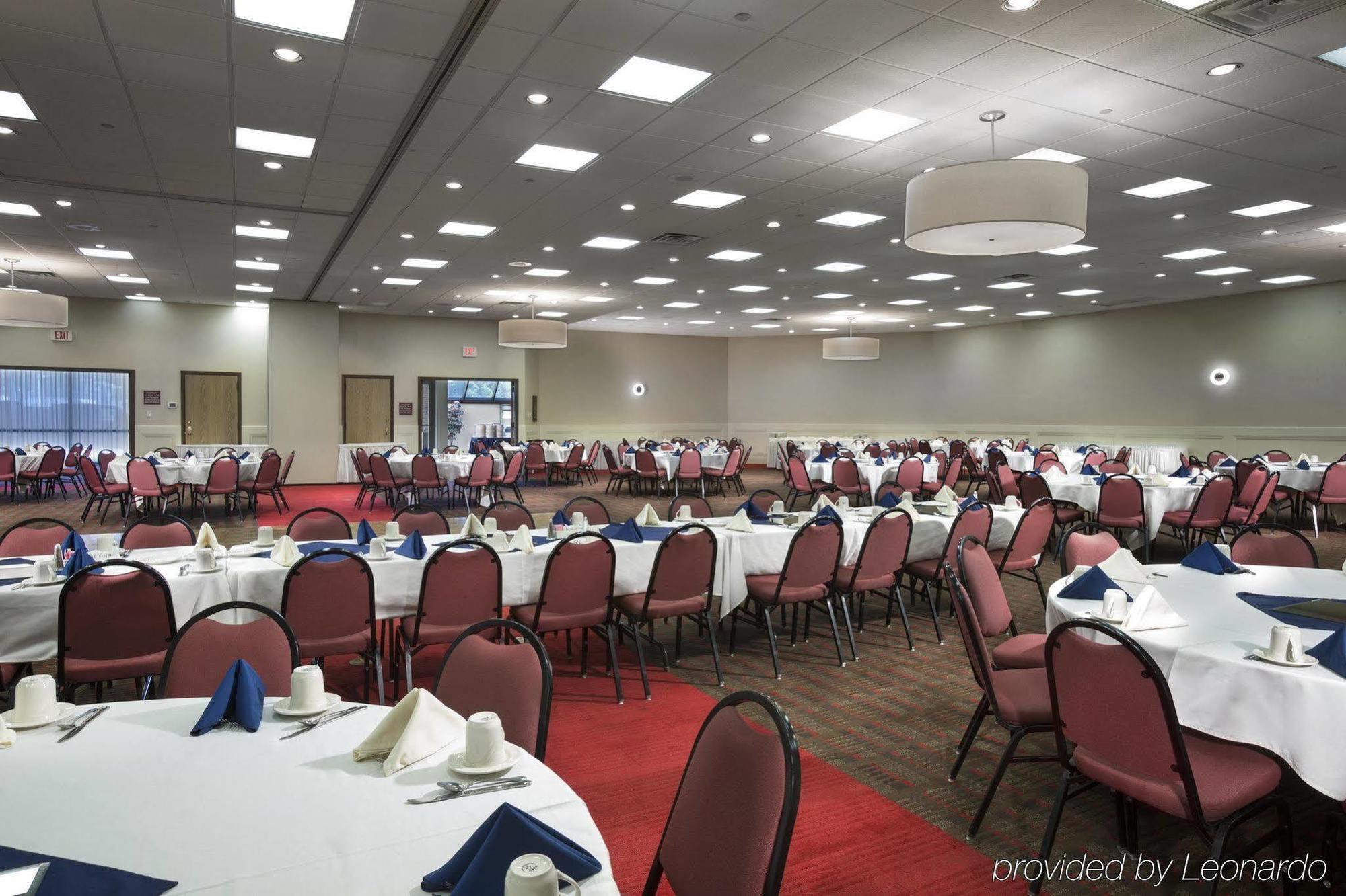 Doubletree By Hilton Manhattan, Ks Luaran gambar